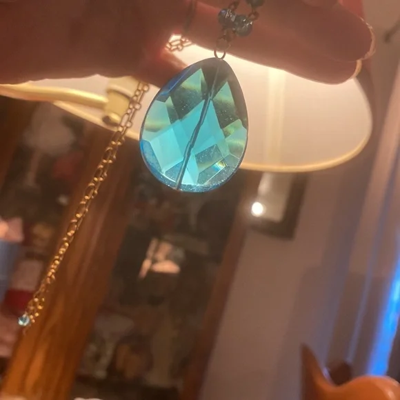 Beautiful gold tone and blue pendant drop necklace - Picture 3 of 4